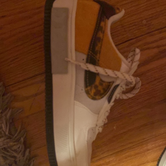 Nike shoes good condition worn only twice - Picture 2 of 4
